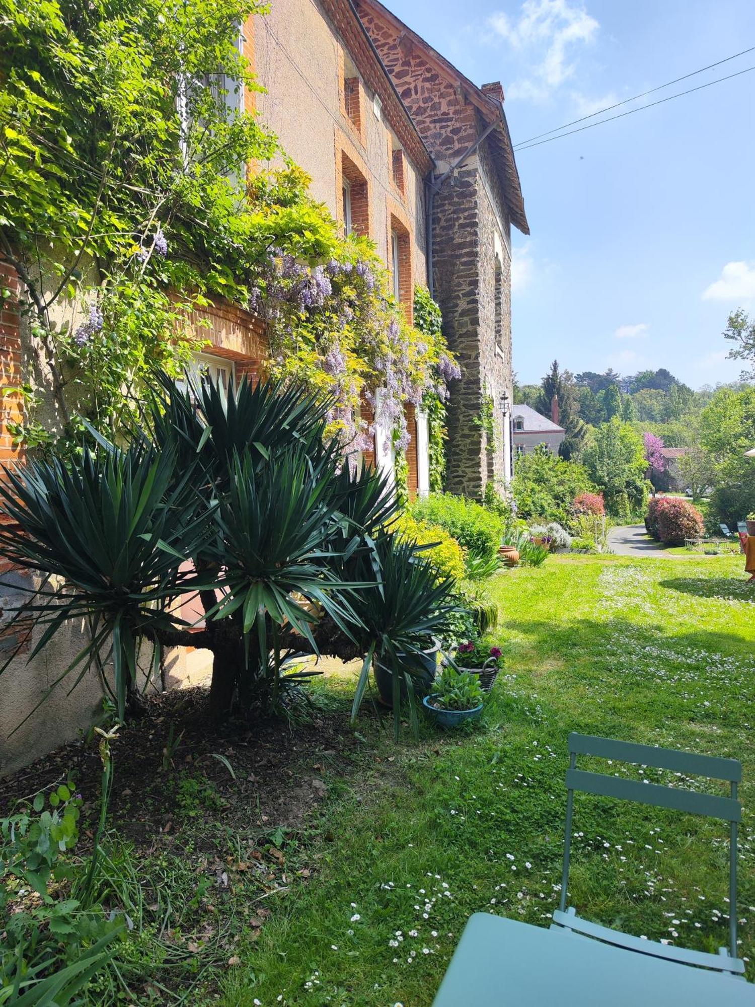 Maison D'Hotes La Bien-Aimee Montrevault ภายนอก รูปภาพ